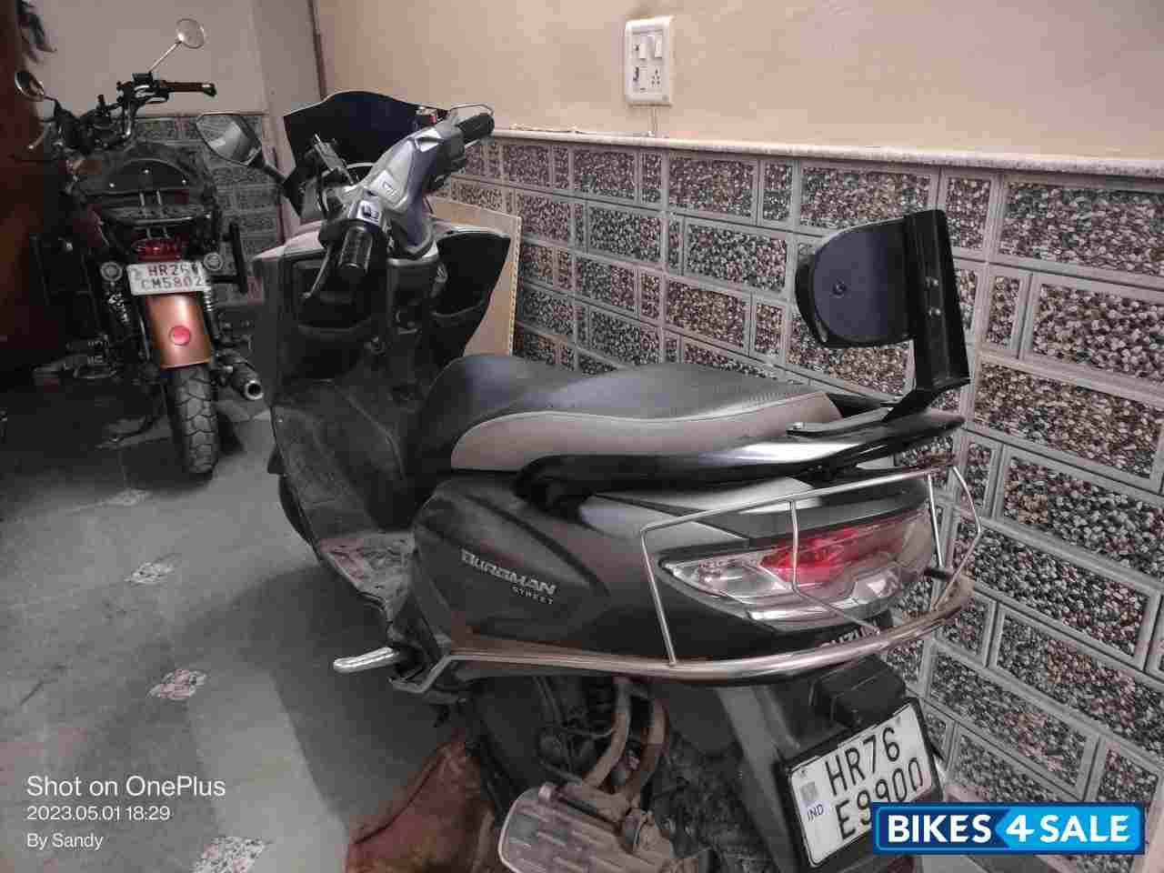 Grey Suzuki Burgman Street Grey Suzuki Burgman Street