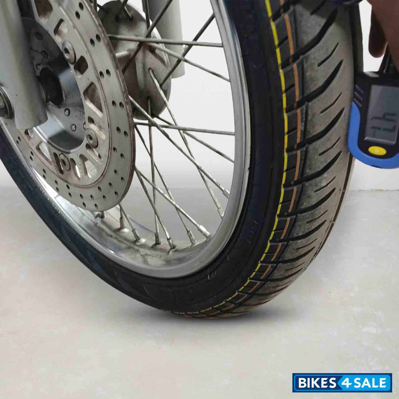 Bajaj Avenger 180 DTS-i