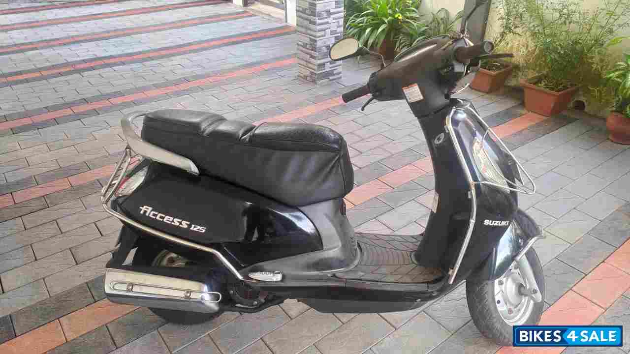 Black Suzuki Access 125 BS6
