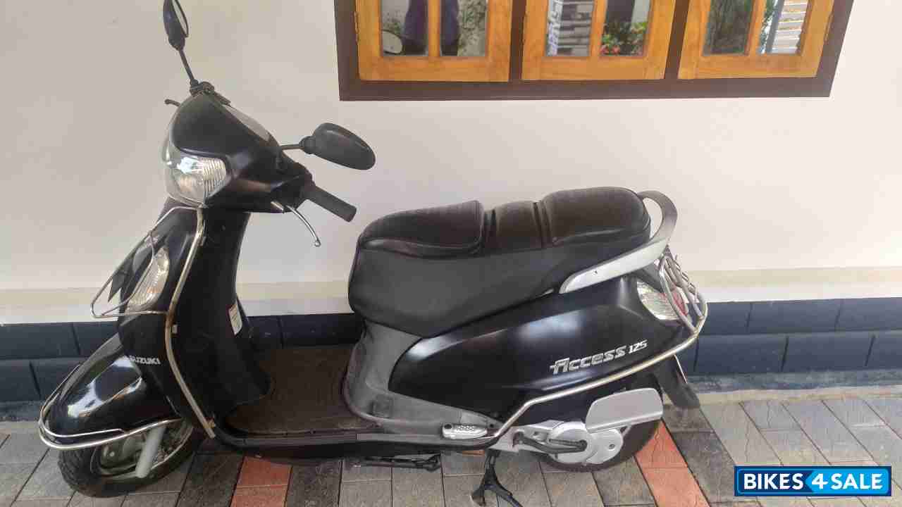 Black Suzuki Access 125 BS6
