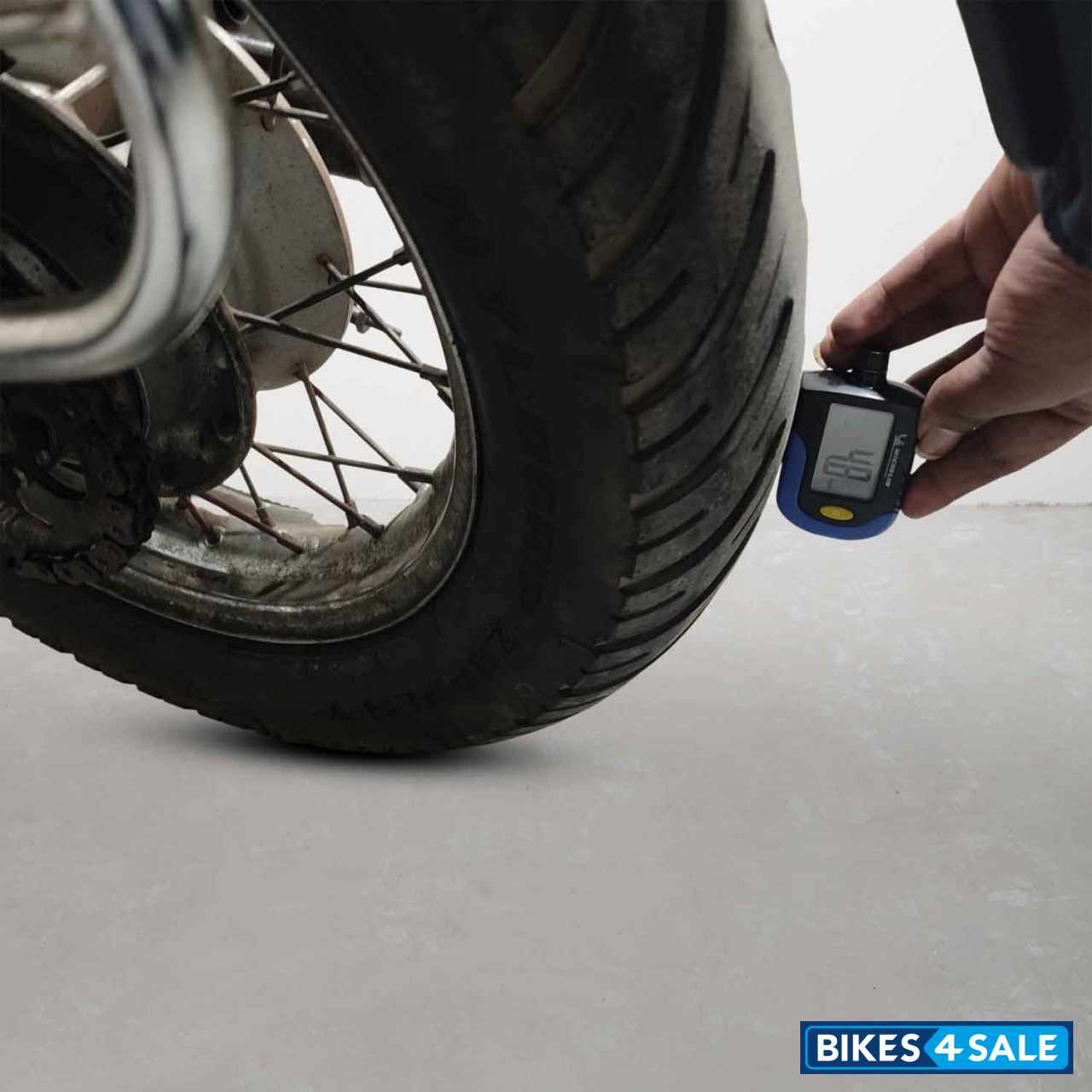 Bajaj Avenger 180 DTS-i