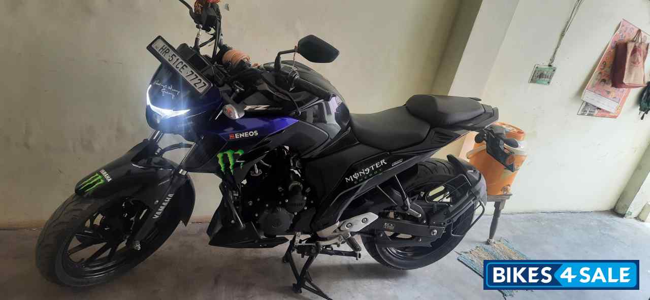 Black Yamaha FZS 25 BS6