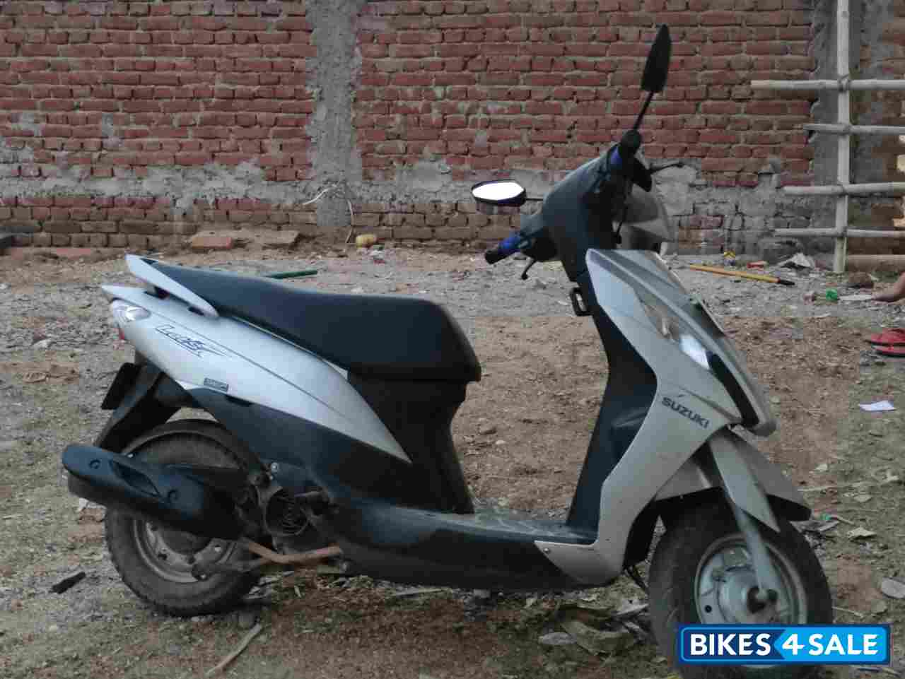 Grey Suzuki Lets 110