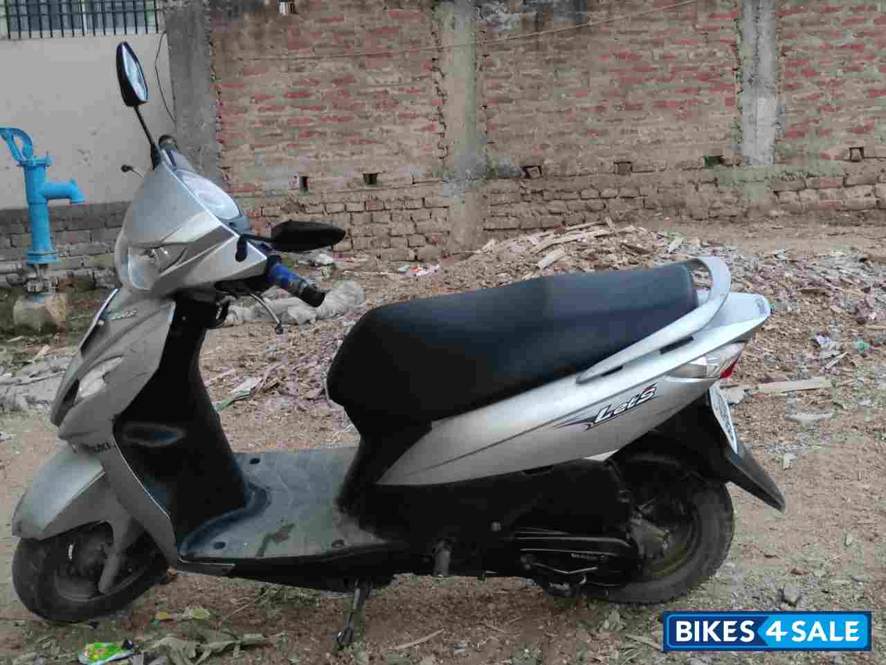 Grey Suzuki Lets 110