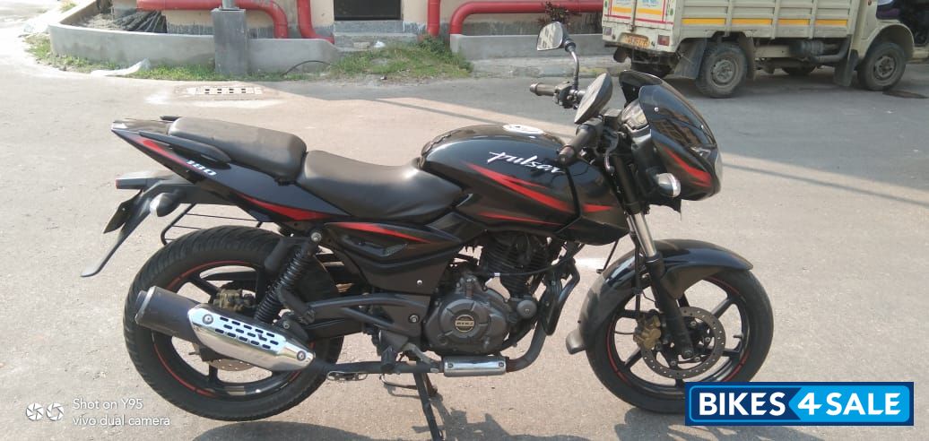 Black Bajaj Pulsar 180 DTSi