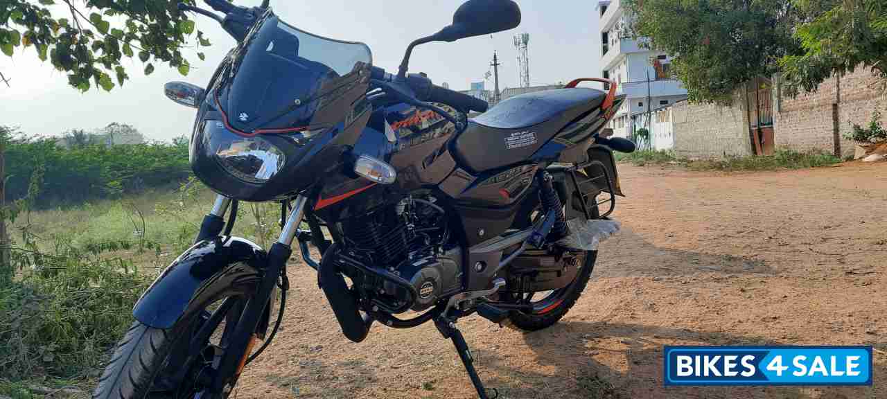 Ebony Black Bajaj Pulsar 125 Carbon Fibre Disc Single Seat