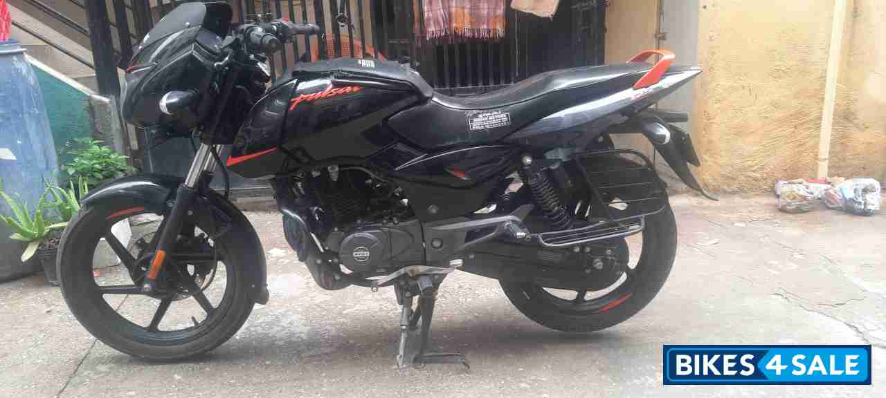 Ebony Black Bajaj Pulsar 125 Carbon Fibre Disc Single Seat