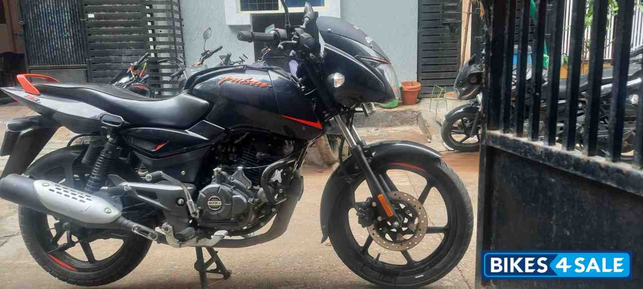 Ebony Black Bajaj Pulsar 125 Carbon Fibre Disc Single Seat