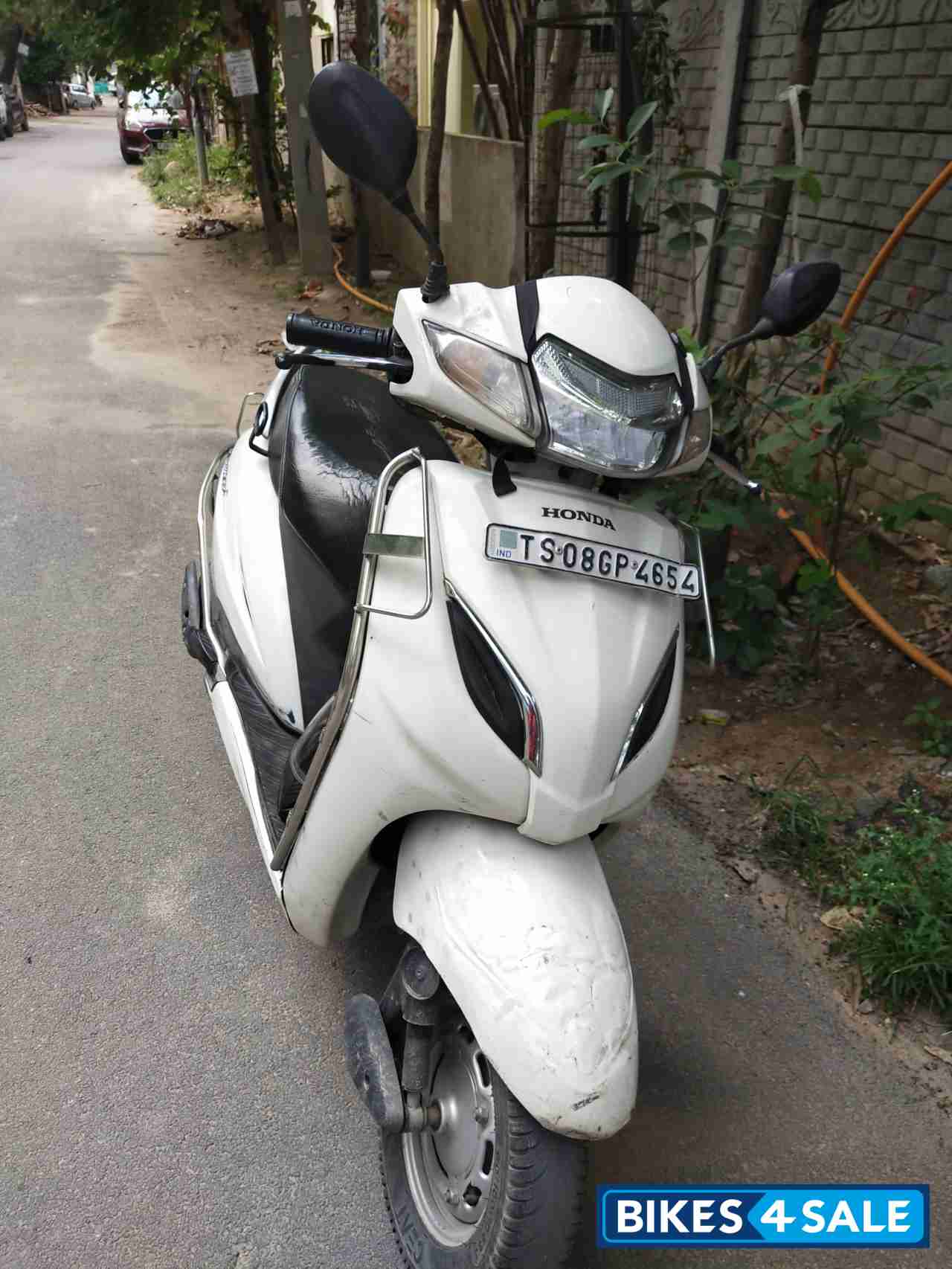 White Honda Activa 5G