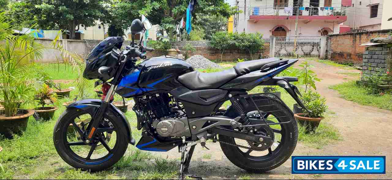 Black And Blue Bajaj Pulsar 150 Twin Disc BS6