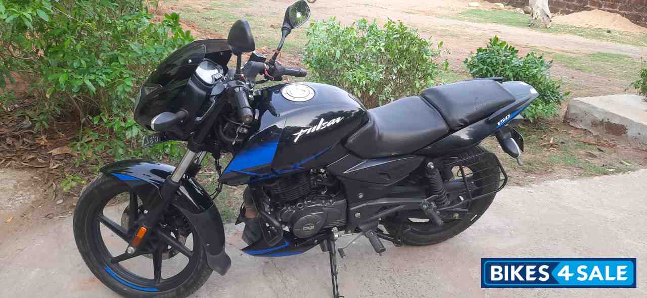 Black And Blue Bajaj Pulsar 150 Twin Disc BS6