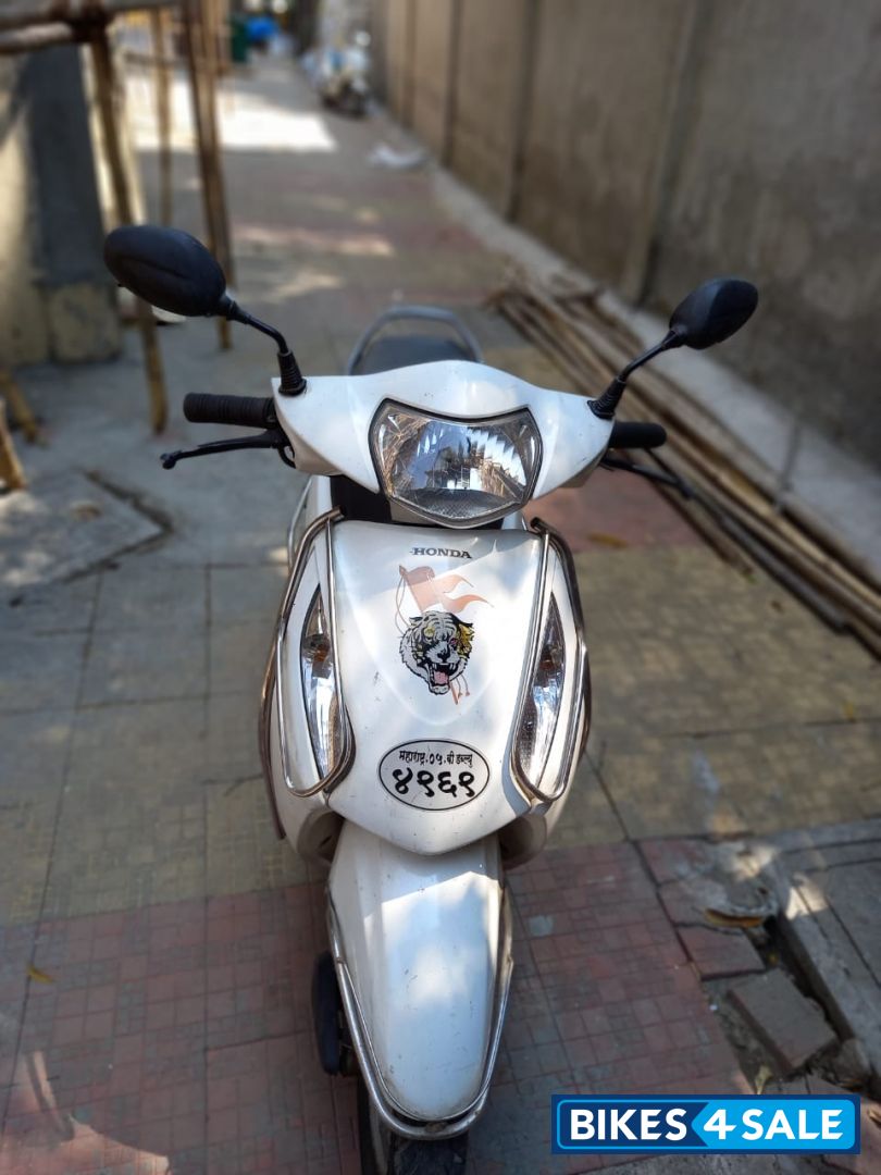White Honda Activa i