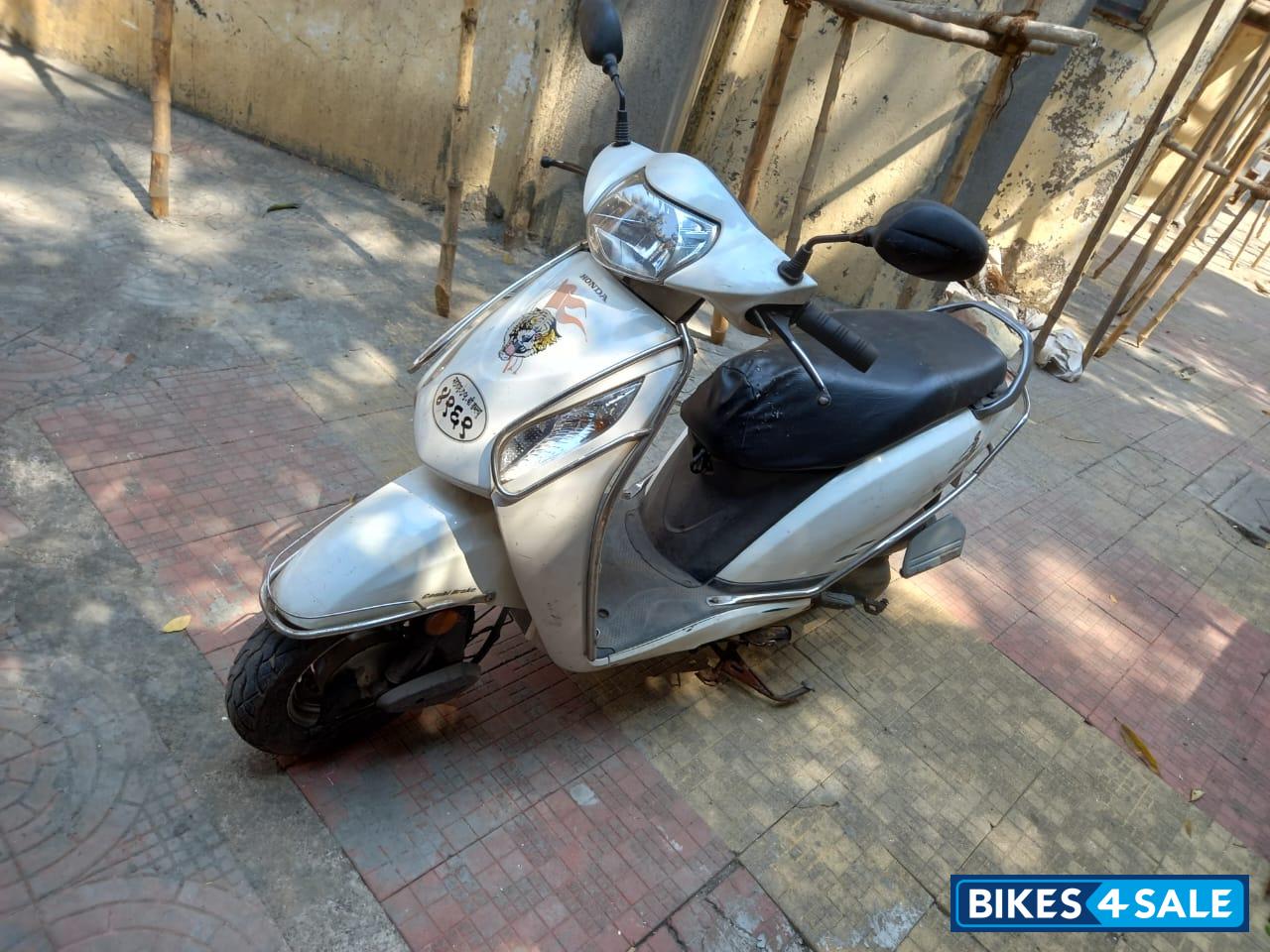 White Honda Activa i