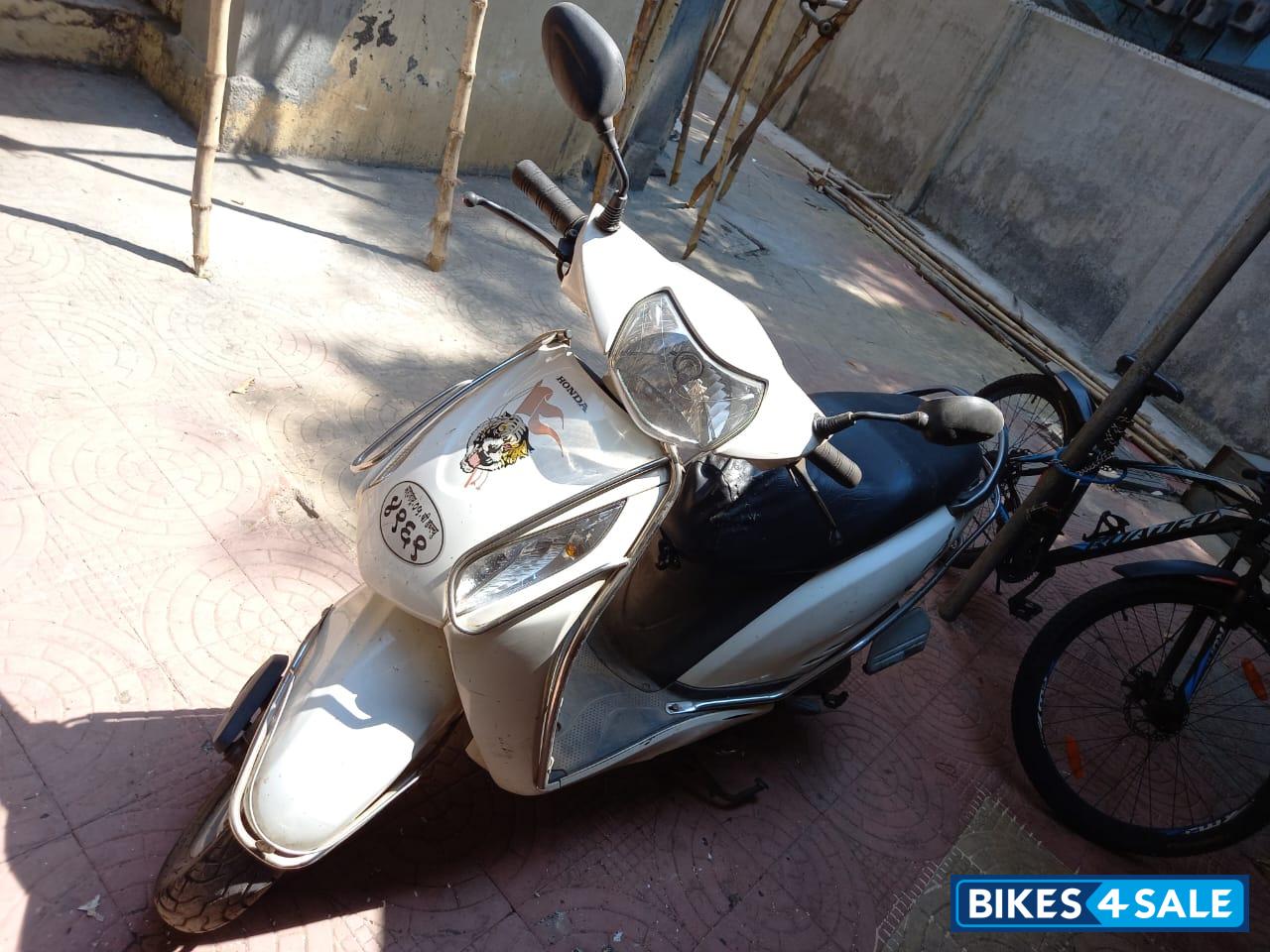 White Honda Activa i