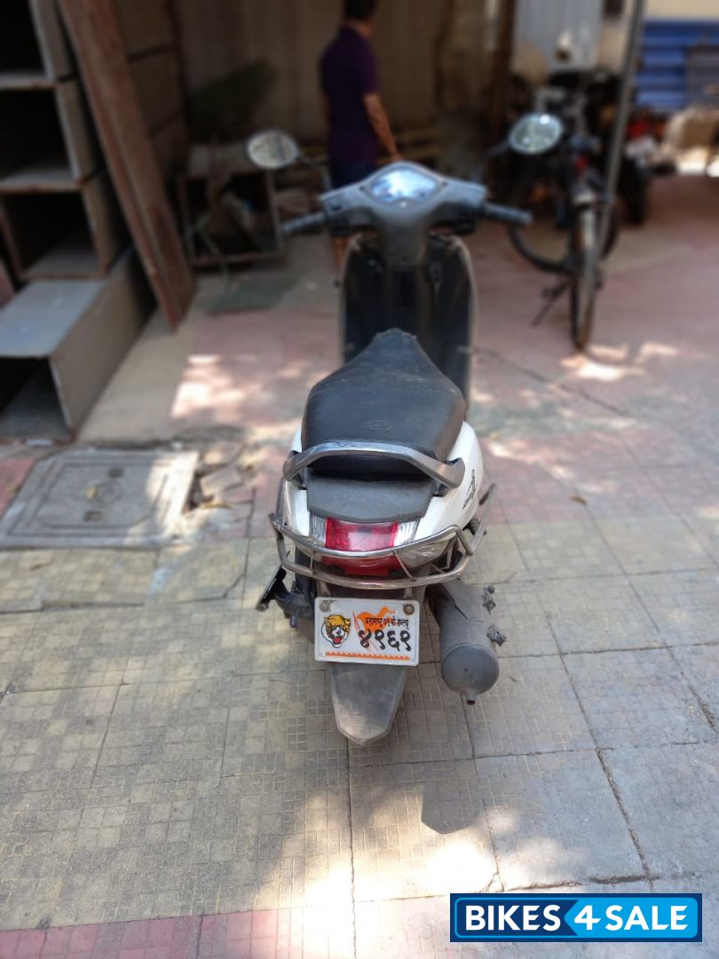White Honda Activa i