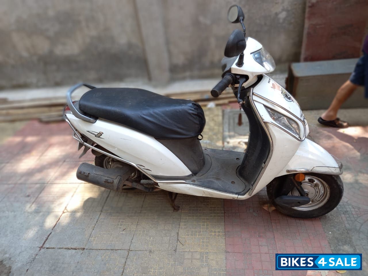 White Honda Activa i