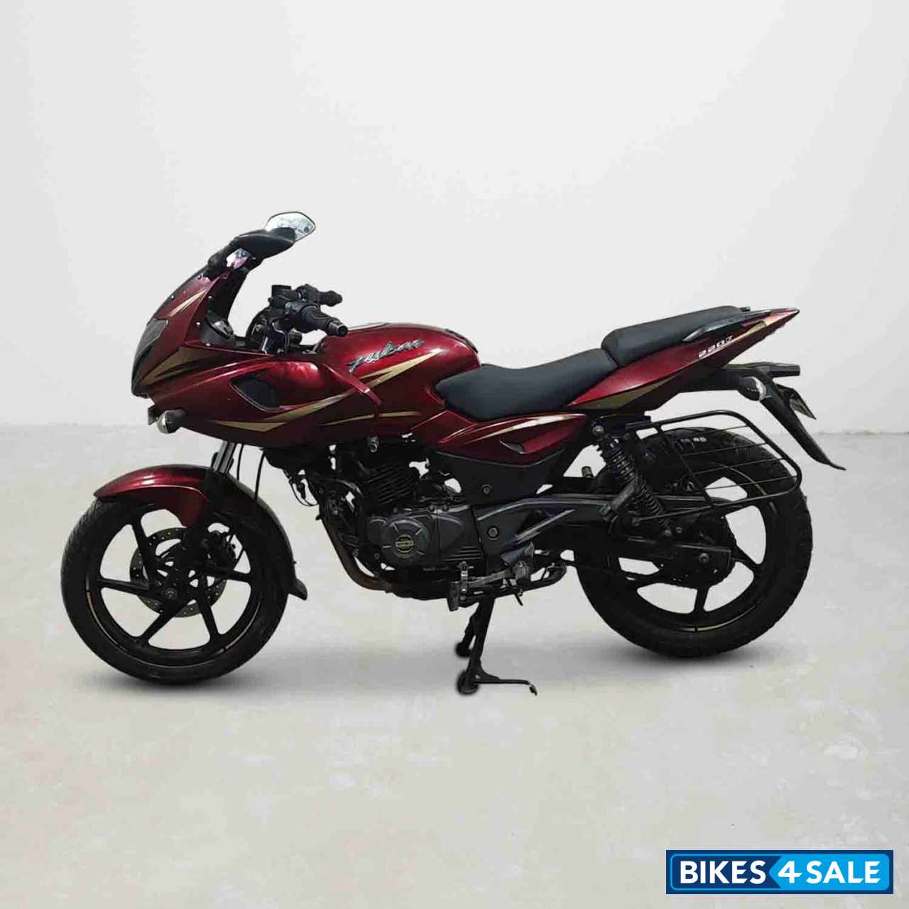 Bajaj Pulsar 220F