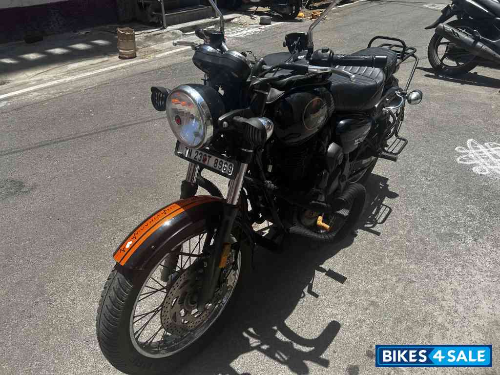 Black Benelli Imperiale 400 BS6