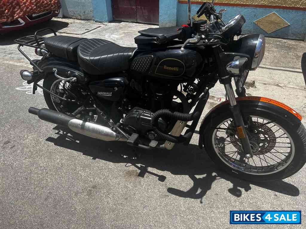 Black Benelli Imperiale 400 BS6