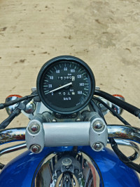 Blue Bajaj Avenger 220 DTS-i