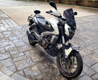 White Bajaj Dominar 400