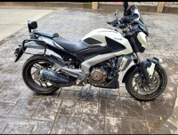 White Bajaj Dominar 400