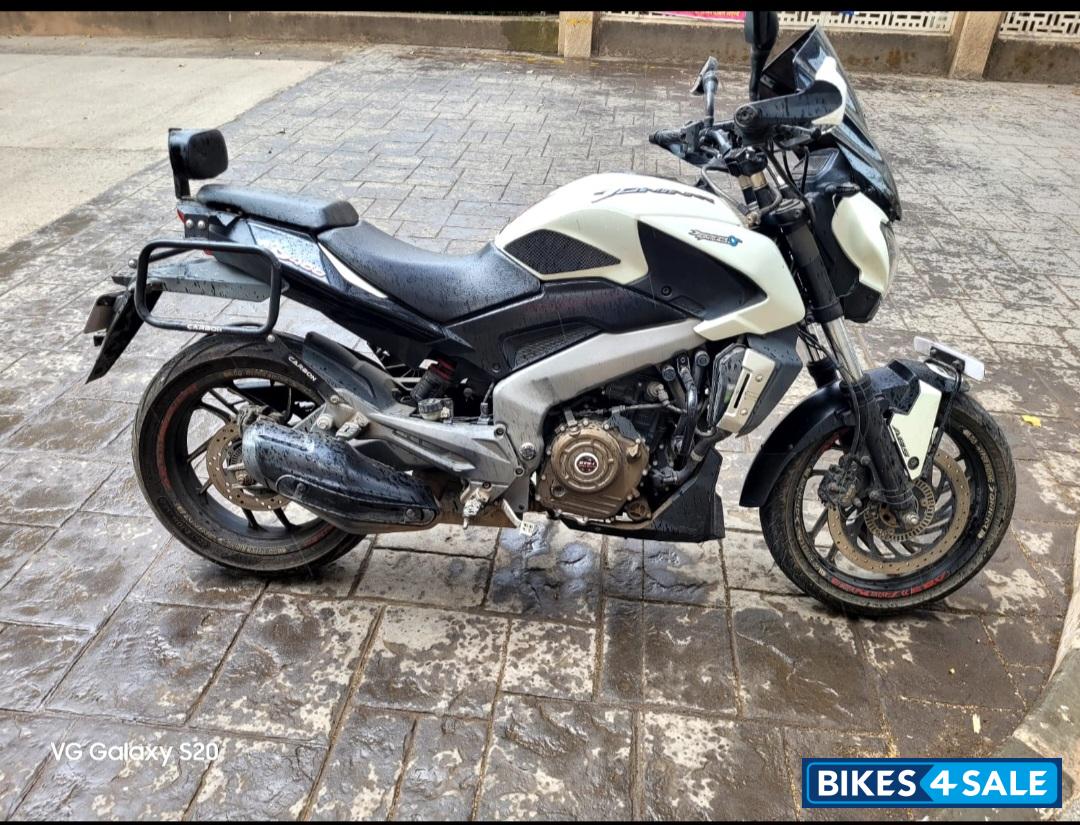 White Bajaj Dominar 400