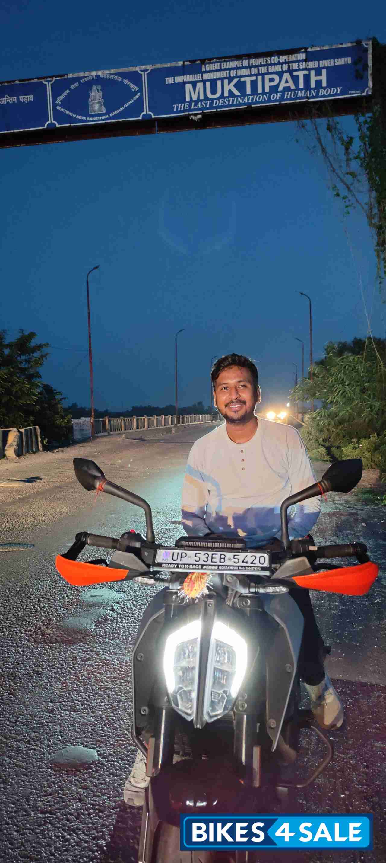 Black KTM Duke 390 BS6