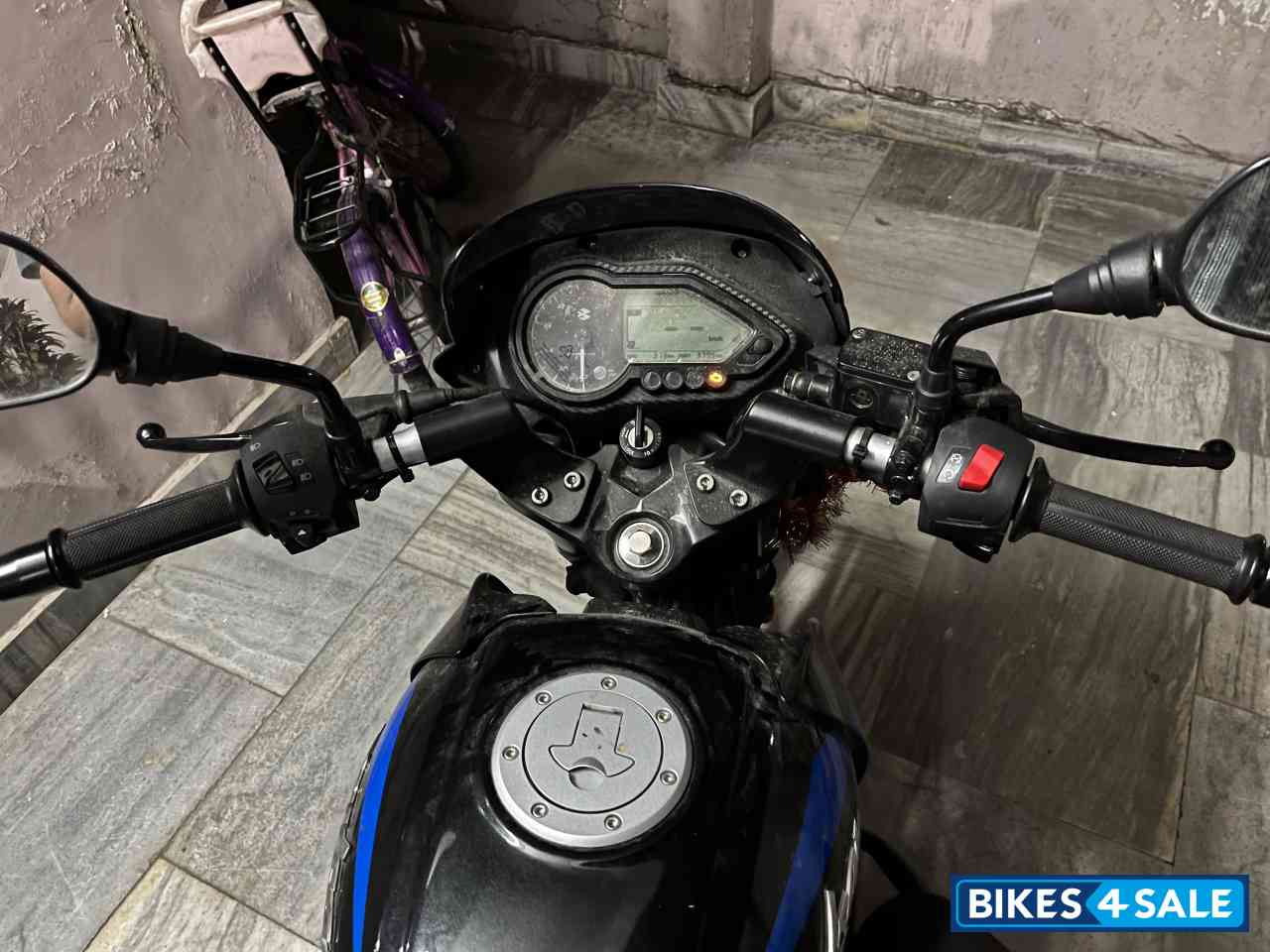 Blue Bajaj Pulsar 125 Carbon Fibre Disc Single Seat