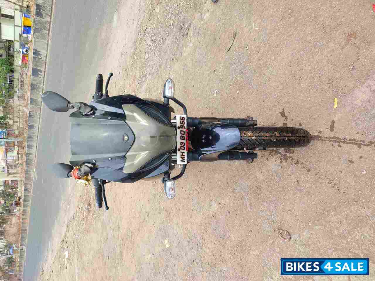 Black Bajaj Pulsar 220F