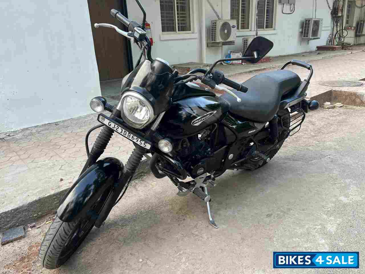 Black Bajaj Avenger Street 180