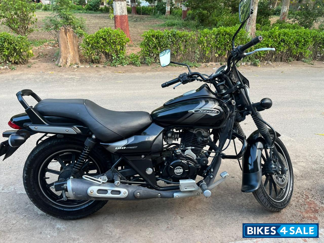 Black Bajaj Avenger Street 180