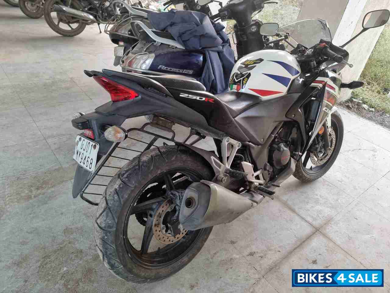 Polar White Honda CBR 250R