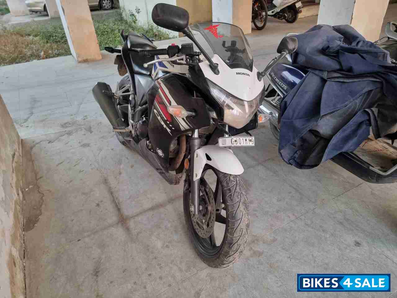 Polar White Honda CBR 250R