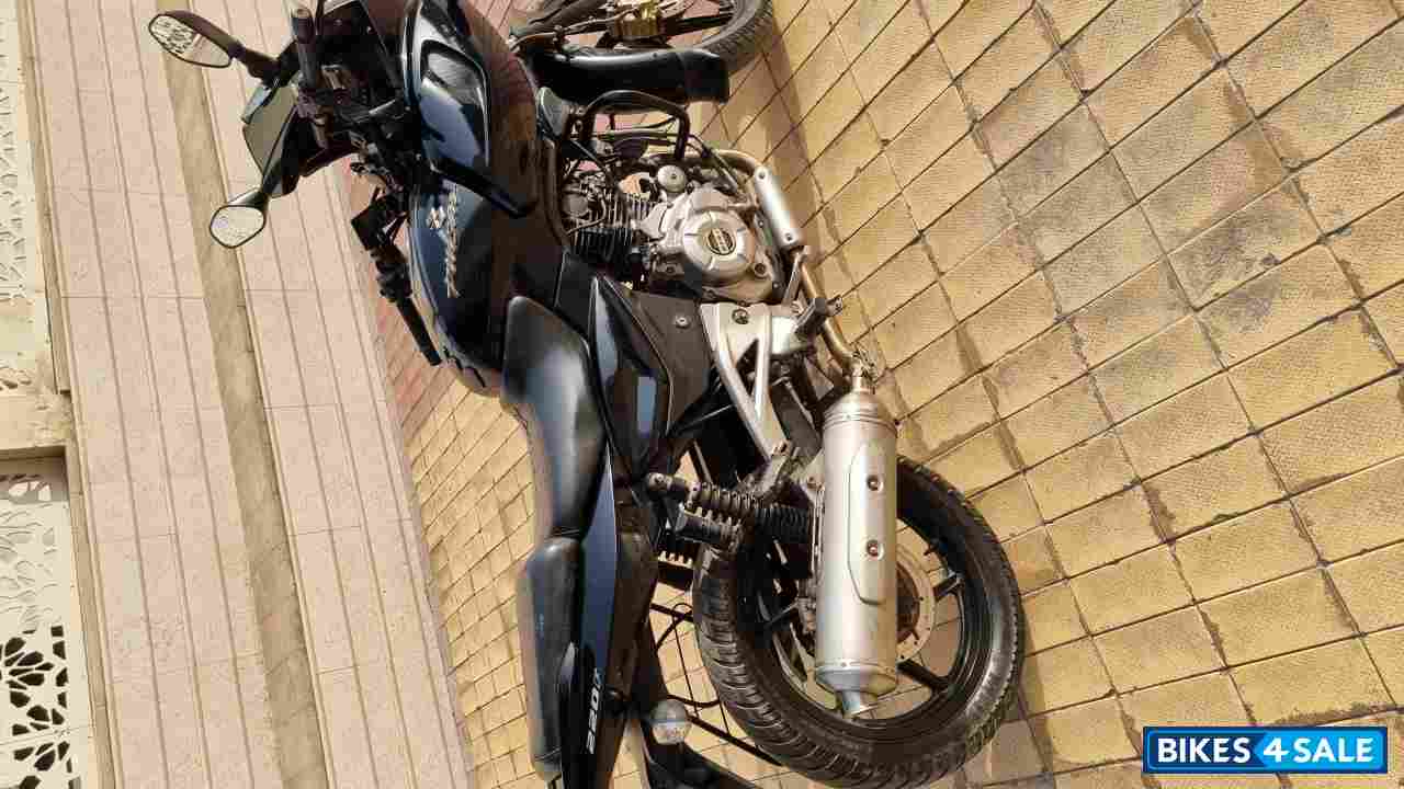 Bajaj Pulsar 220F