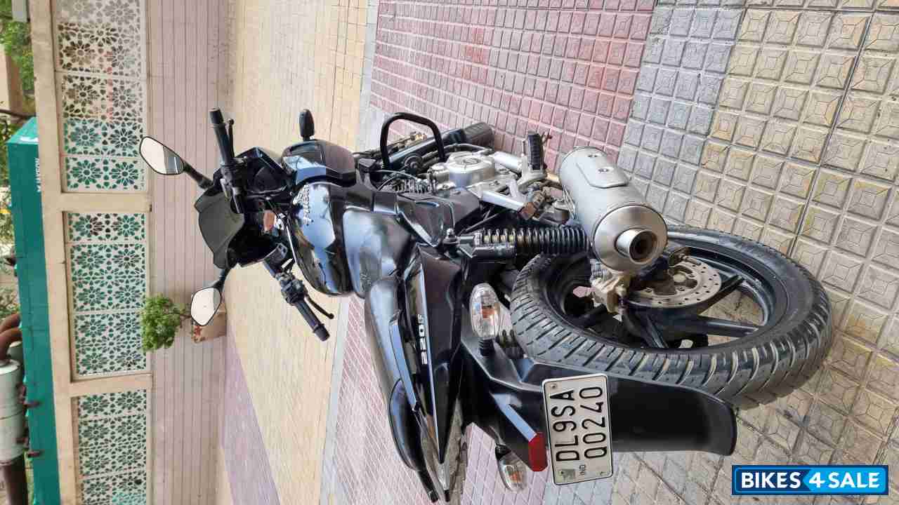 Bajaj Pulsar 220F