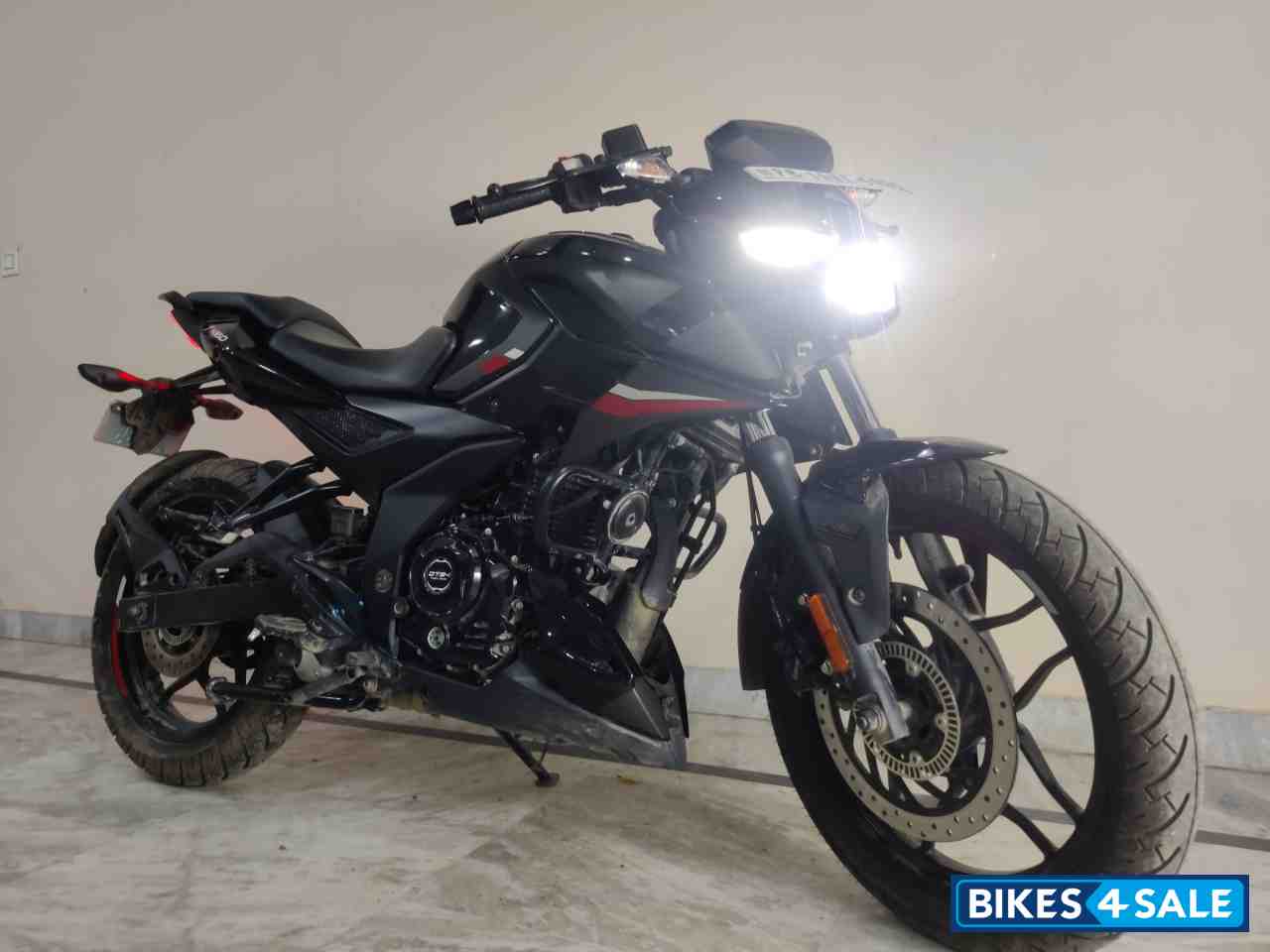 Black Bajaj Pulsar N160 Dual Channel ABS