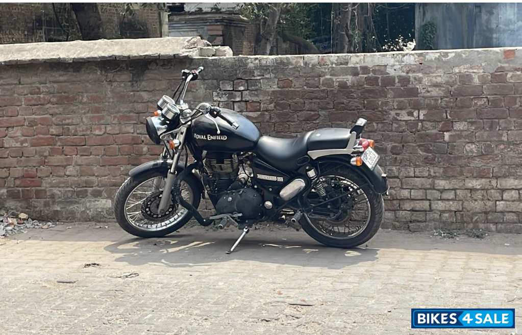 Black Royal Enfield Thunderbird 350