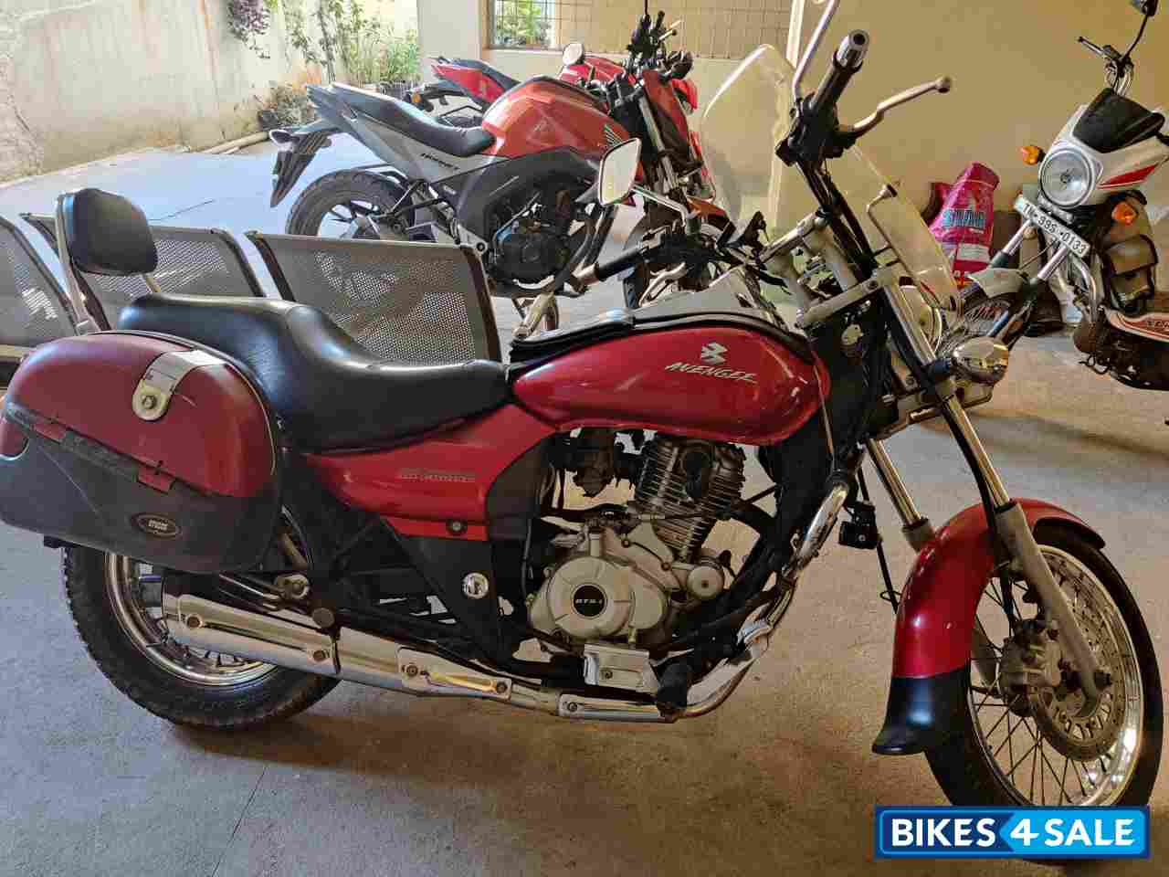 Bajaj Avenger 220 DTS-i