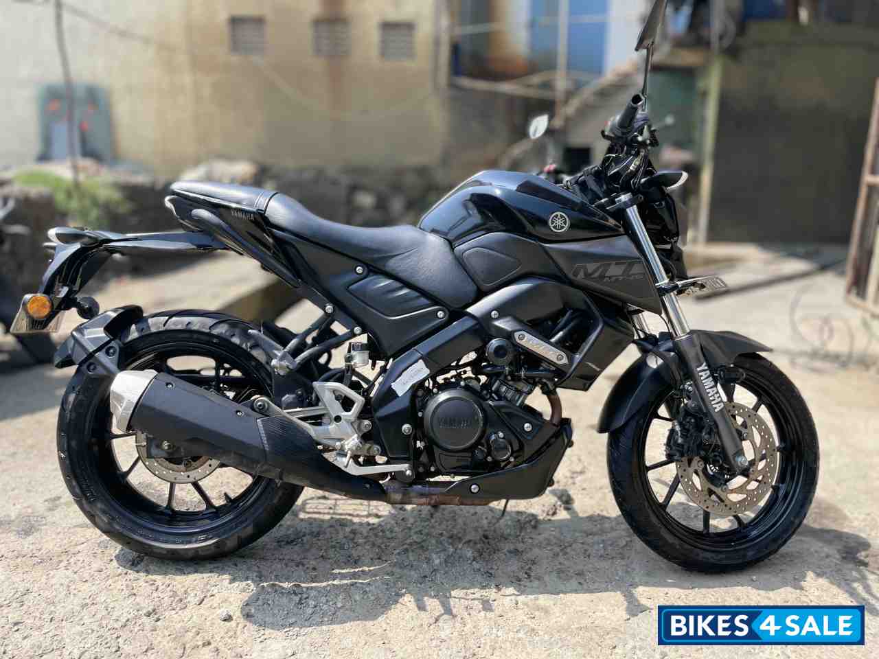 Black Yamaha MT-15 BS6