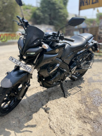 Black Yamaha MT-15 BS6