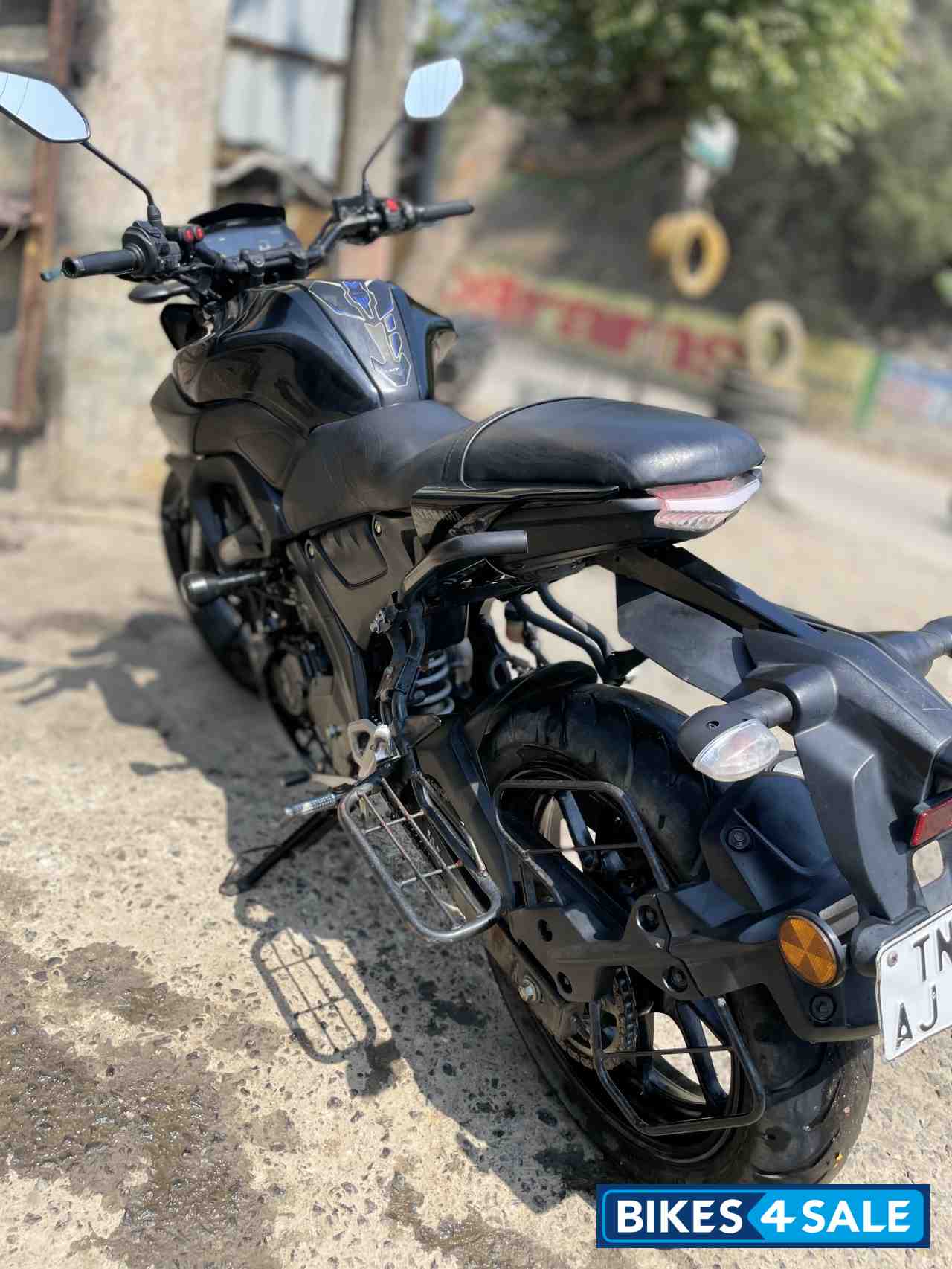 Black Yamaha MT-15 BS6