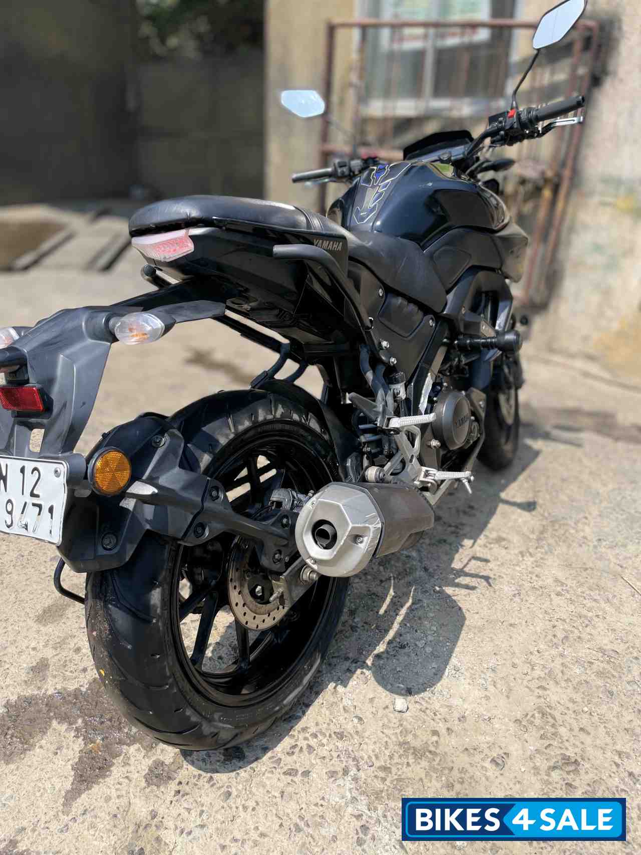 Black Yamaha MT-15 BS6