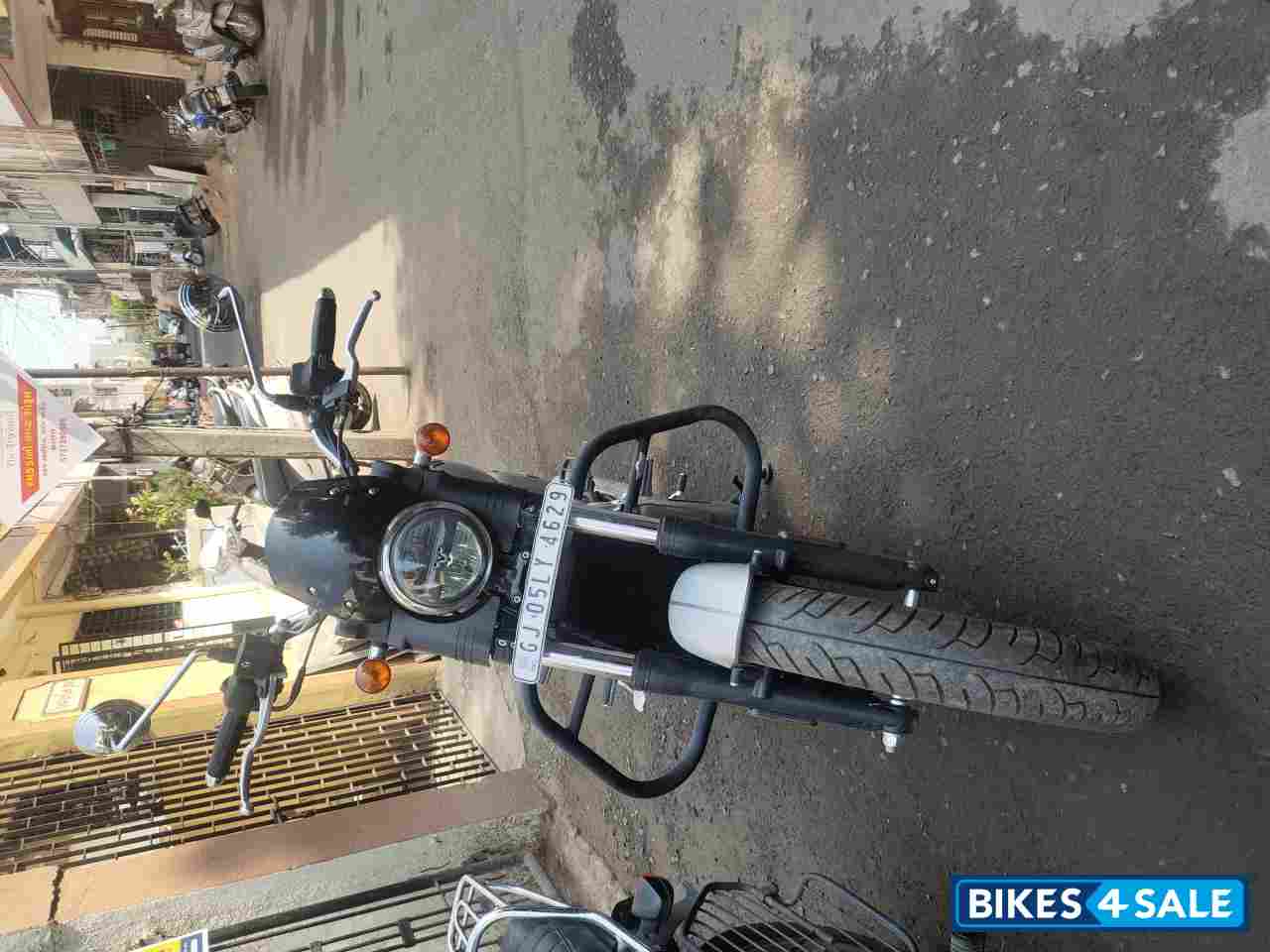 Yezdi Roadster Sin silver