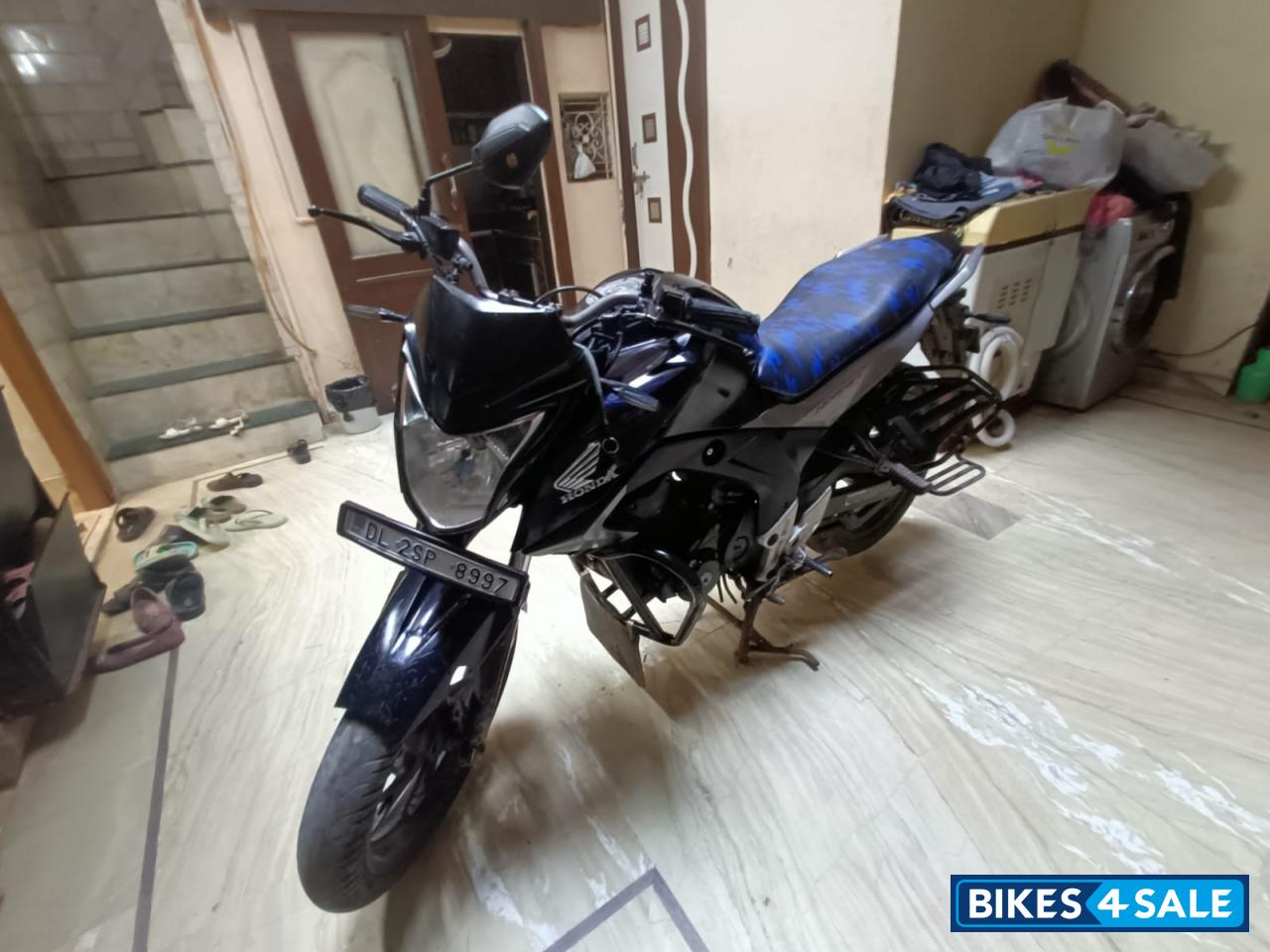 Black Honda CB Hornet 160R