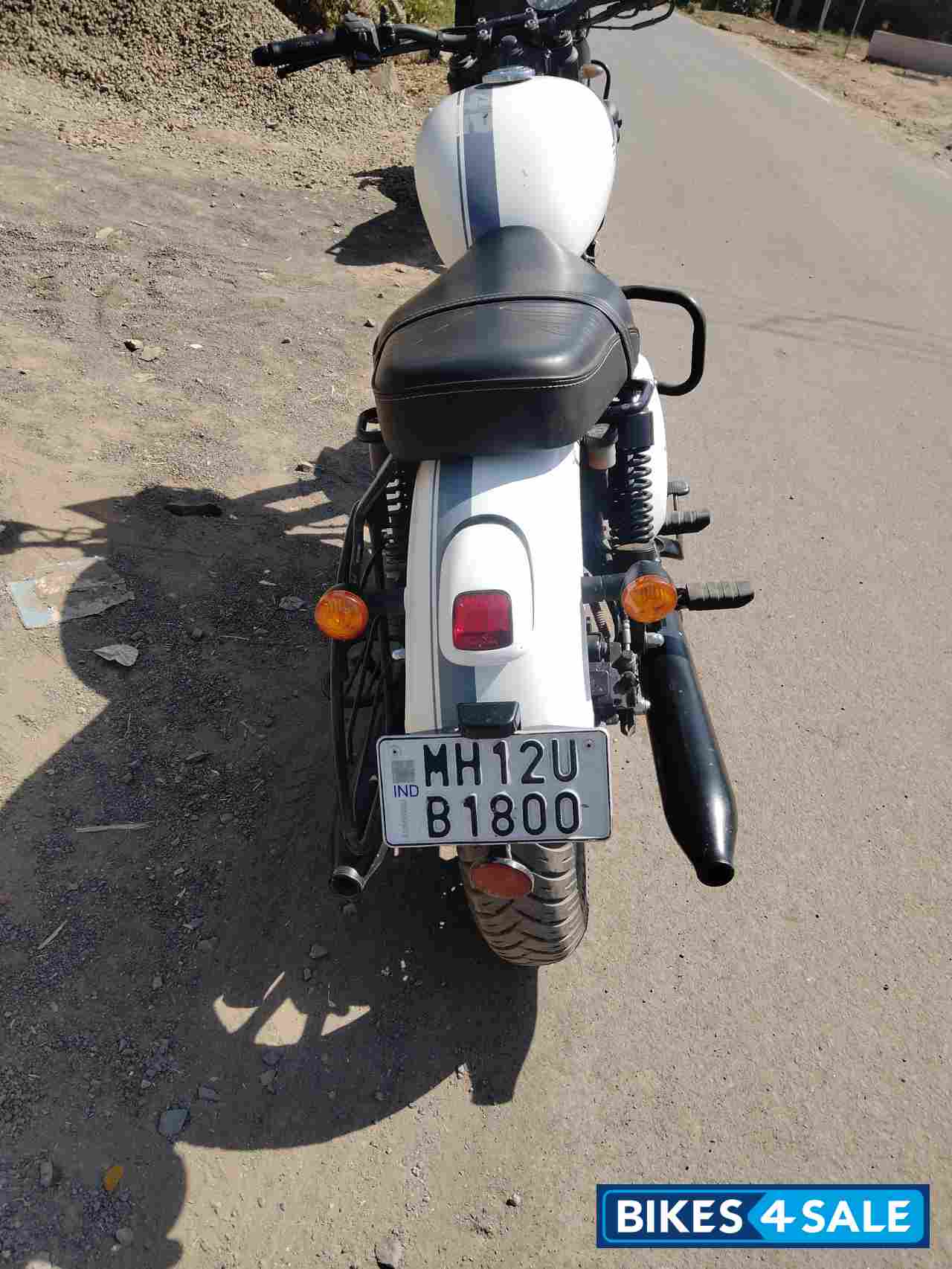 Jawa 42 Dual Channel ABS Sirius White