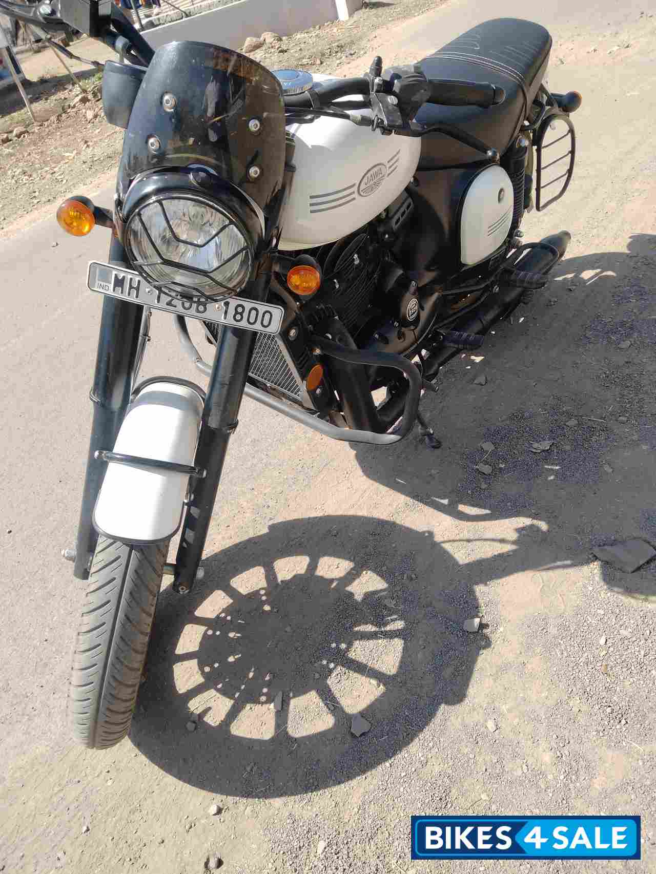 Jawa 42 Dual Channel ABS Sirius White