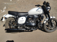 Jawa 42 Dual Channel ABS Sirius White