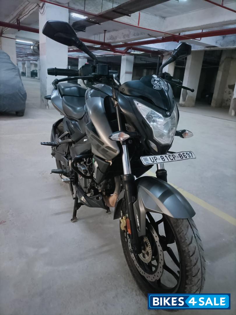 Black Bajaj Pulsar NS 200 BS6