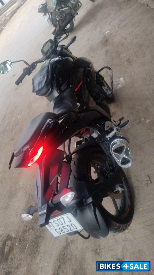 Black Suzuki Gixxer ABS